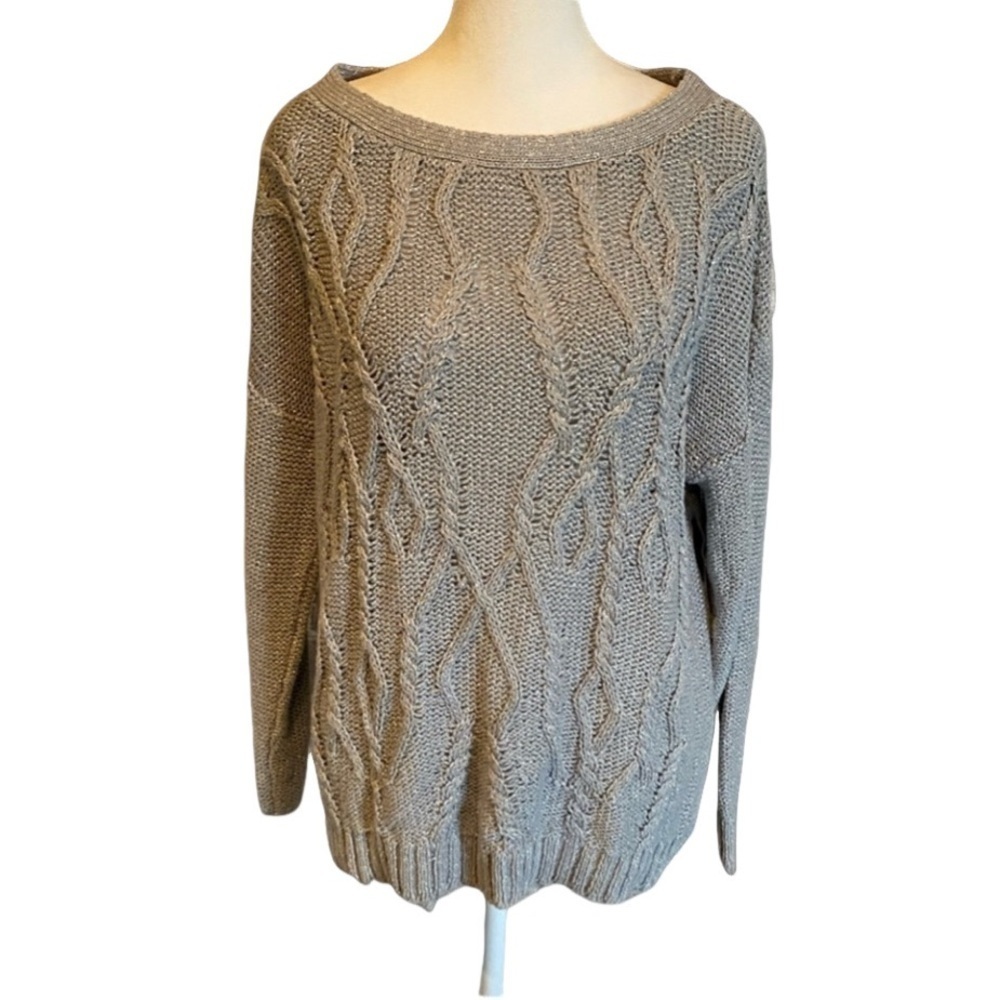 Soho Women's Gray Cable Knit Sweater. Size L. Sparkly with silver threads.